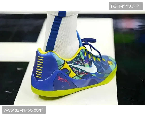 世界级球星专用足球鞋的选择与性能解析