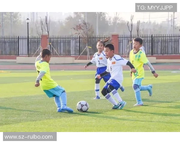 当足球球星化妆登场绿茵赛场展现别样风采与激情